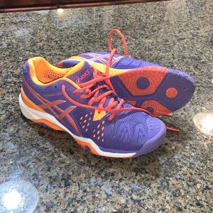 Women’s tennis court shoes